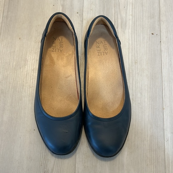 Naturalizer Flats, Fits like a Size 9 Wide - Picture 5 of 7